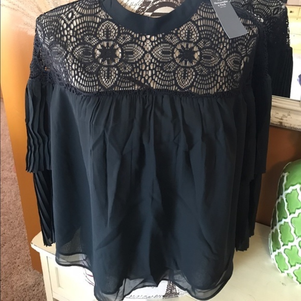NWT Abercrombie & Fitch Black Pleated Lace Blouse